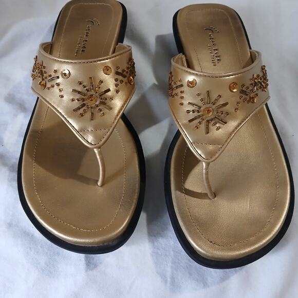 Wear Ever Bare Traps Bongo size 8M gold thong sandals bead and sequin accents - Picture 13 of 16